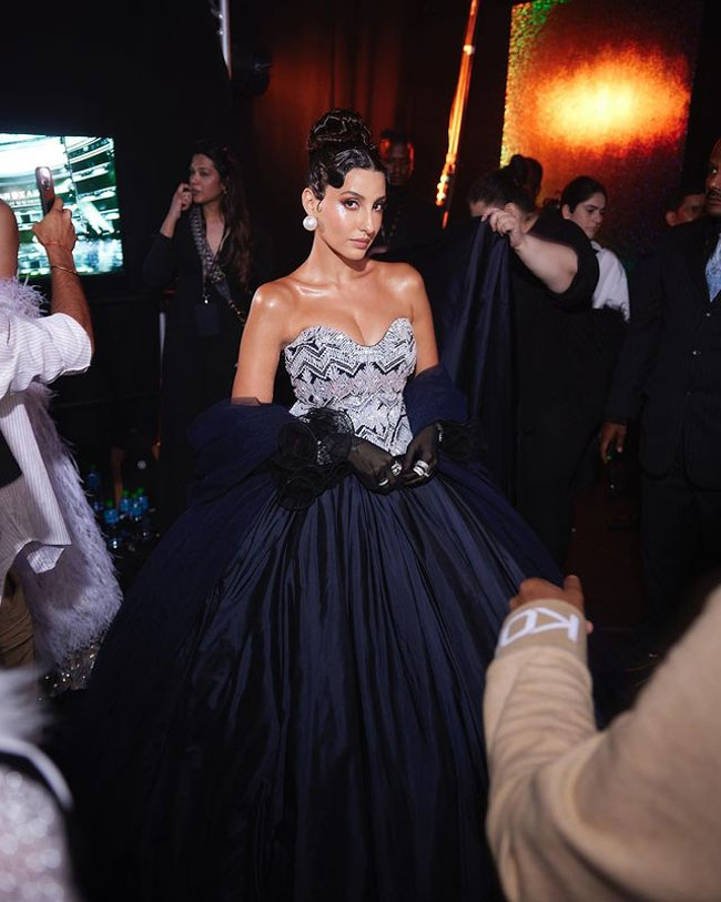 Captivating Looks Of Nora Fatehi In Colorful Outfit